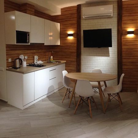 V&A Lux Apartments バトゥーミ エクステリア 写真