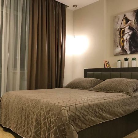 V&A Lux Apartments バトゥーミ エクステリア 写真