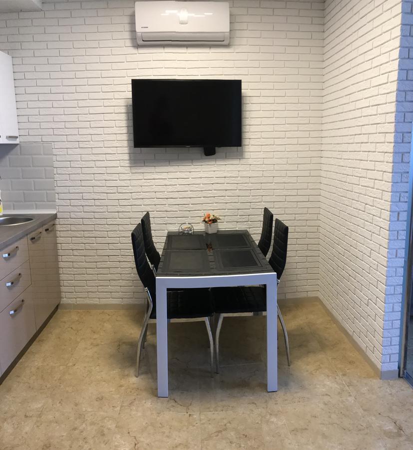 V&A Lux Apartments バトゥーミ エクステリア 写真