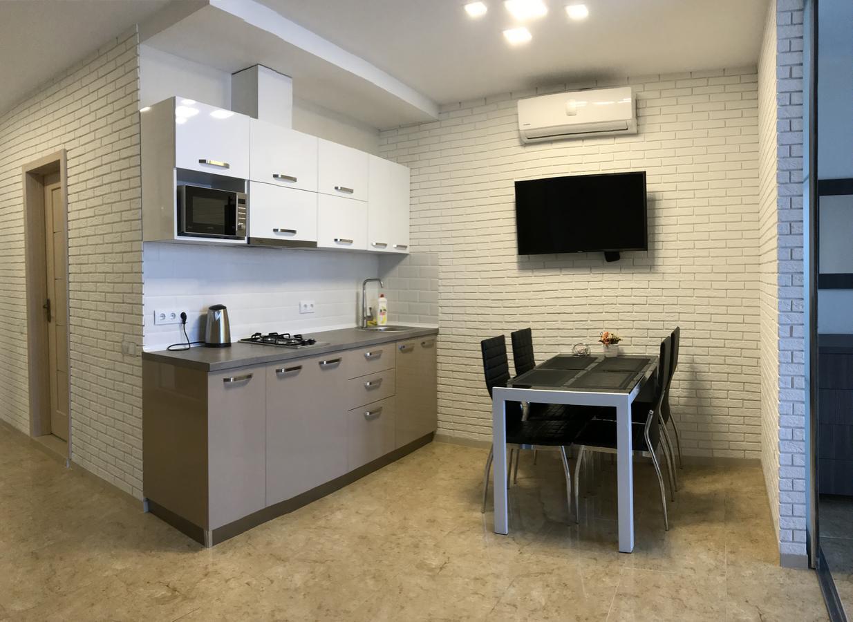 V&A Lux Apartments バトゥーミ エクステリア 写真