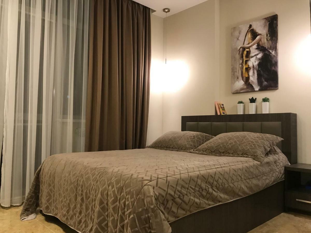 V&A Lux Apartments バトゥーミ エクステリア 写真