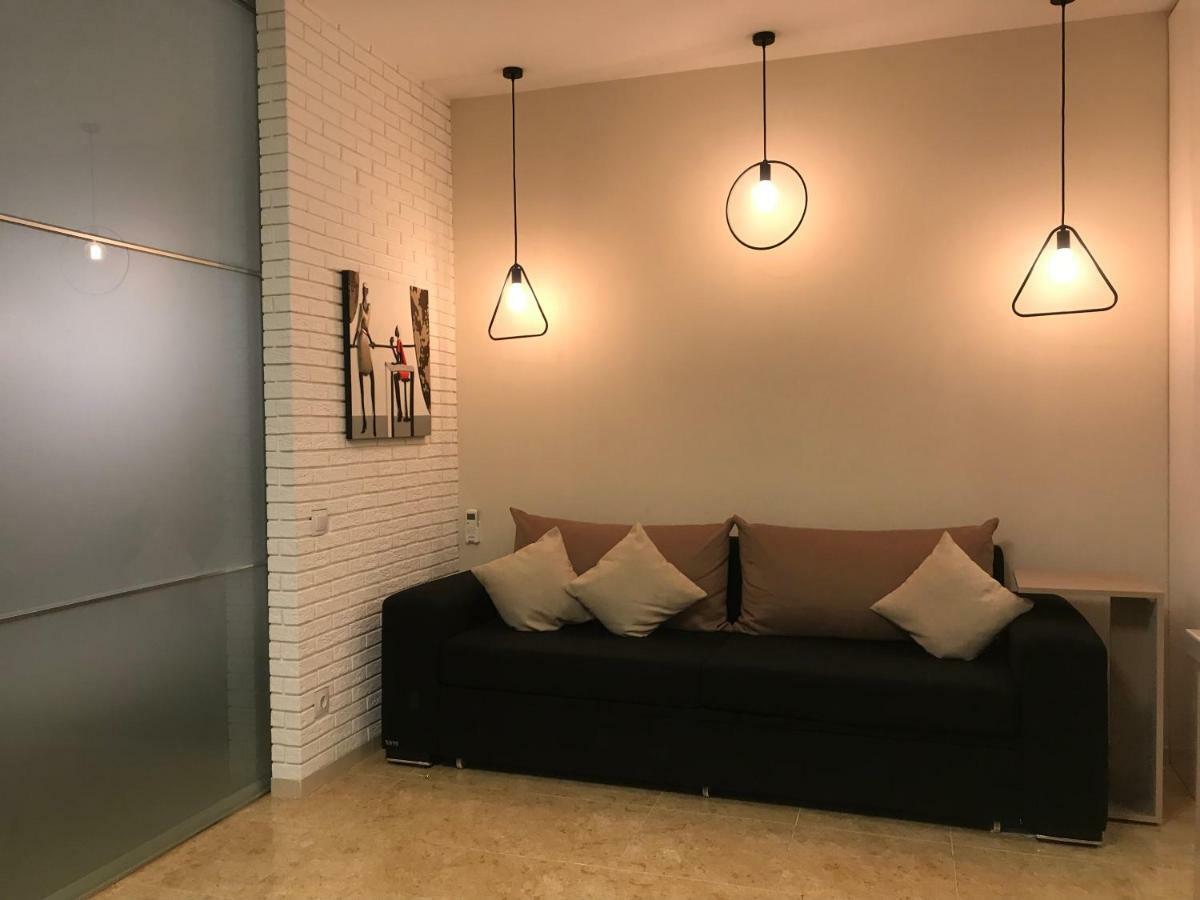 V&A Lux Apartments バトゥーミ エクステリア 写真