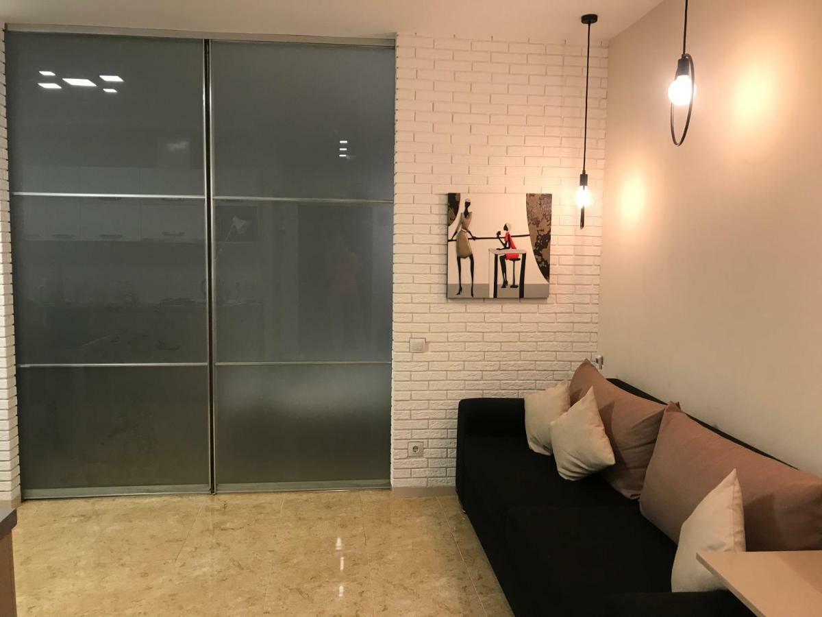 V&A Lux Apartments バトゥーミ エクステリア 写真